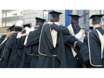英国大学申请人数破纪录海外申请者继续增长 地区贫富差距缩小