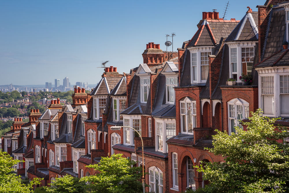 Hong Kong immigrants move to London